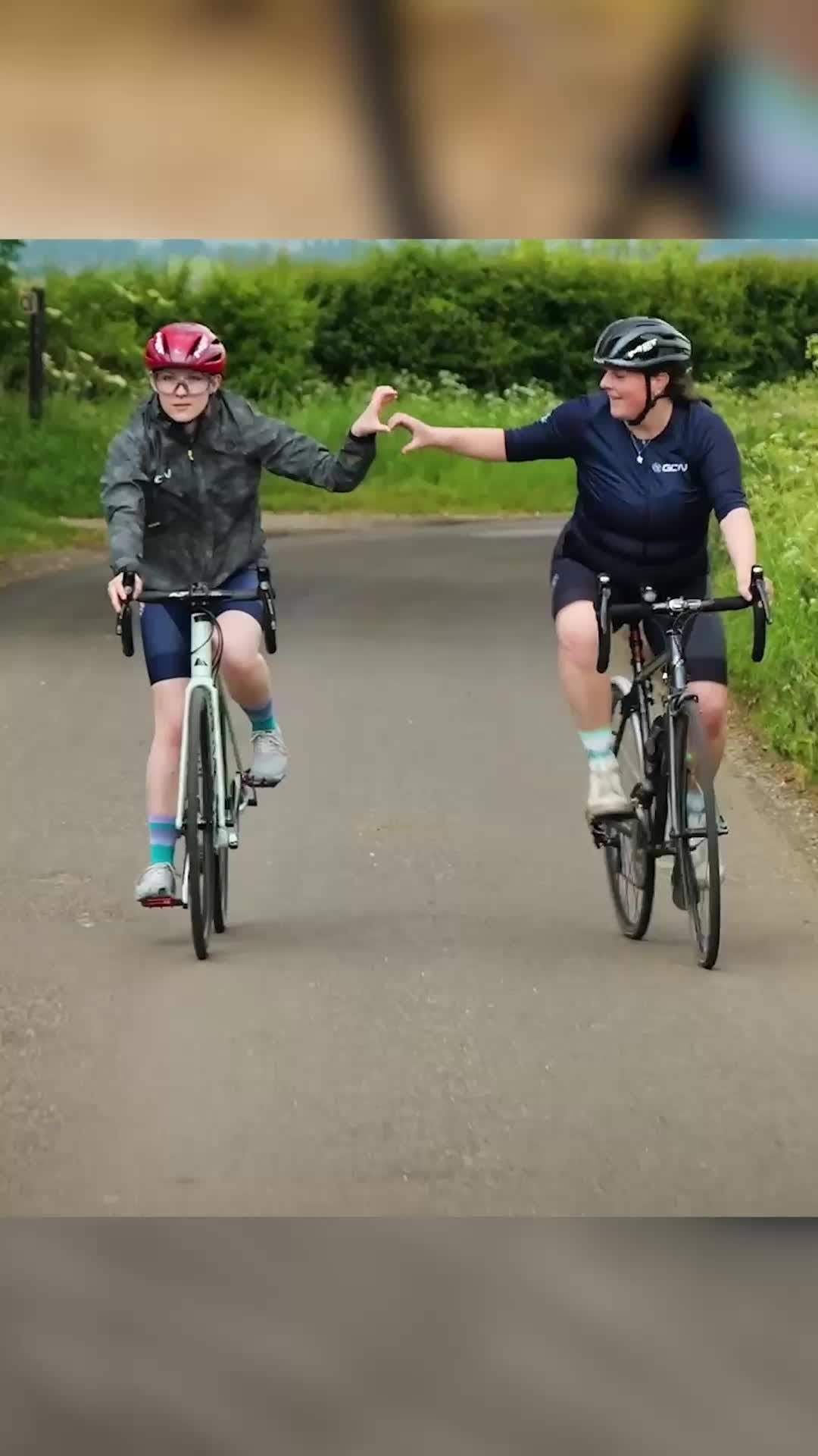globalcyclingnetwork 게시물 이미지: How Do Cyclists STAND? 😂
📺 Full Video LIVE...