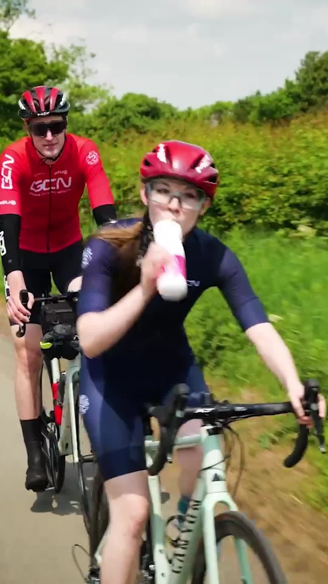 globalcyclingnetwork 게시물 이미지: FIRST TIME: Eating & Drinking On The Bike...