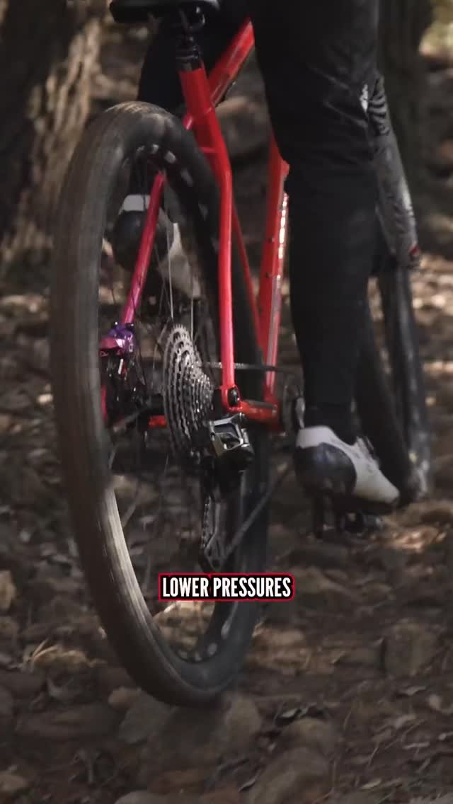 globalmountainbikenetwork 게시물 이미지: Bigger wheels = More Traction 👌⁠
.⁠
Watch On...