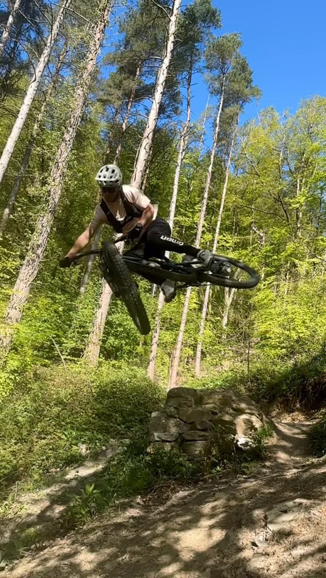 globalmountainbikenetwork 게시물 이미지: Mega day in the sunshine with @james_pickering...