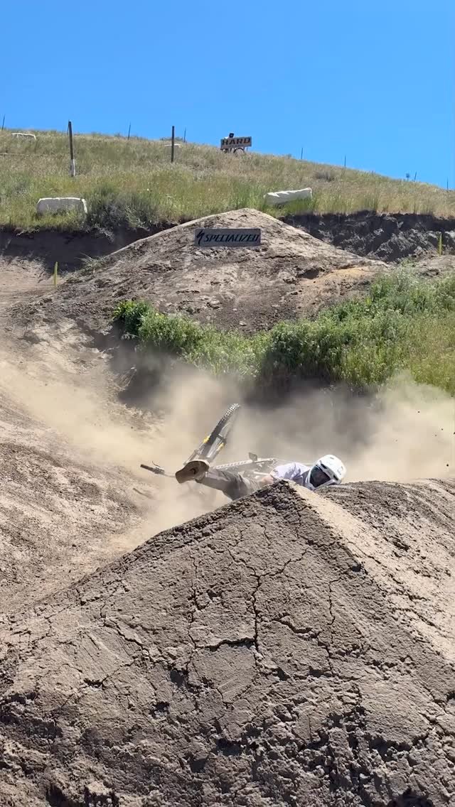 globalmountainbikenetwork 게시물 이미지: Phil Atwill Took A Slam!⁠
⁠
📍 @hardmtbleague...