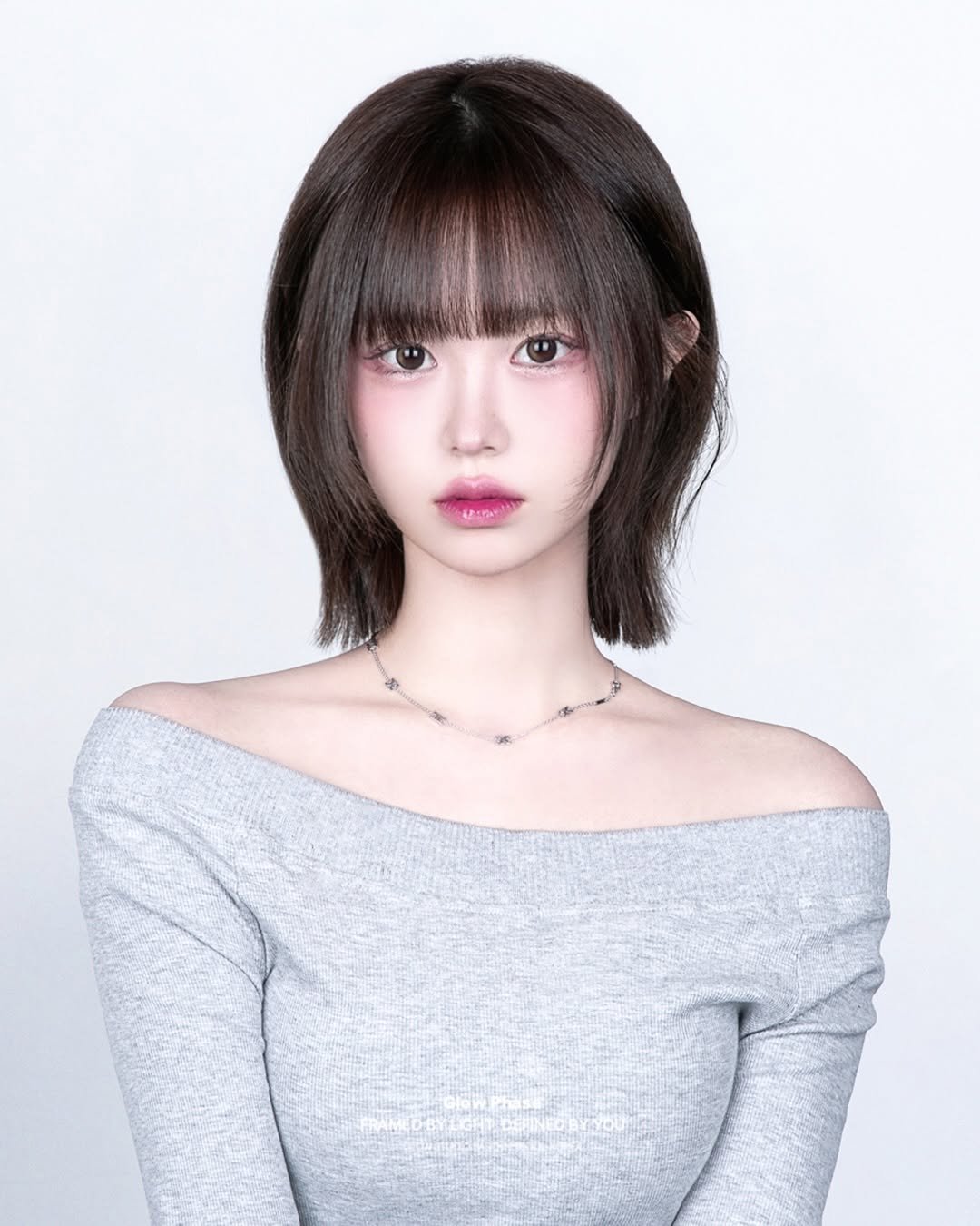 Photo by 글로우페이즈 • 망원동사진관 • 증명사진 on December 15, 2025. May be an image of one or more people, hair and makeup.