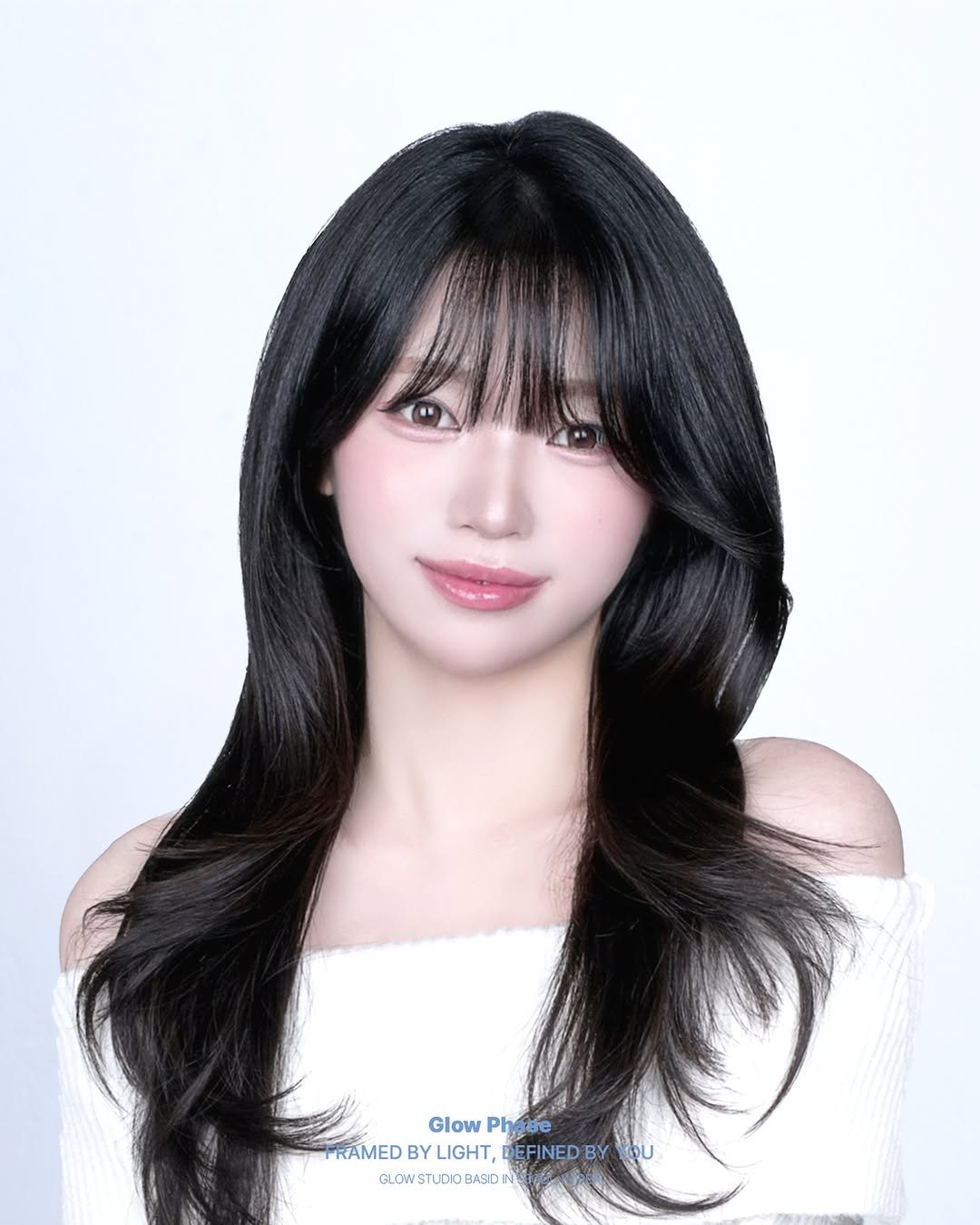 Photo by 글로우페이즈 • 망원동사진관 • 증명사진 on February 08, 2026. May be an image of one or more people, bangs, braids, long hair, top and text.