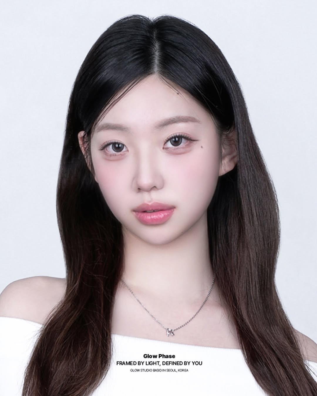 Photo by 글로우페이즈 • 망원동사진관 • 증명사진 on February 26, 2026. May be an image of one or more people, hair and text.