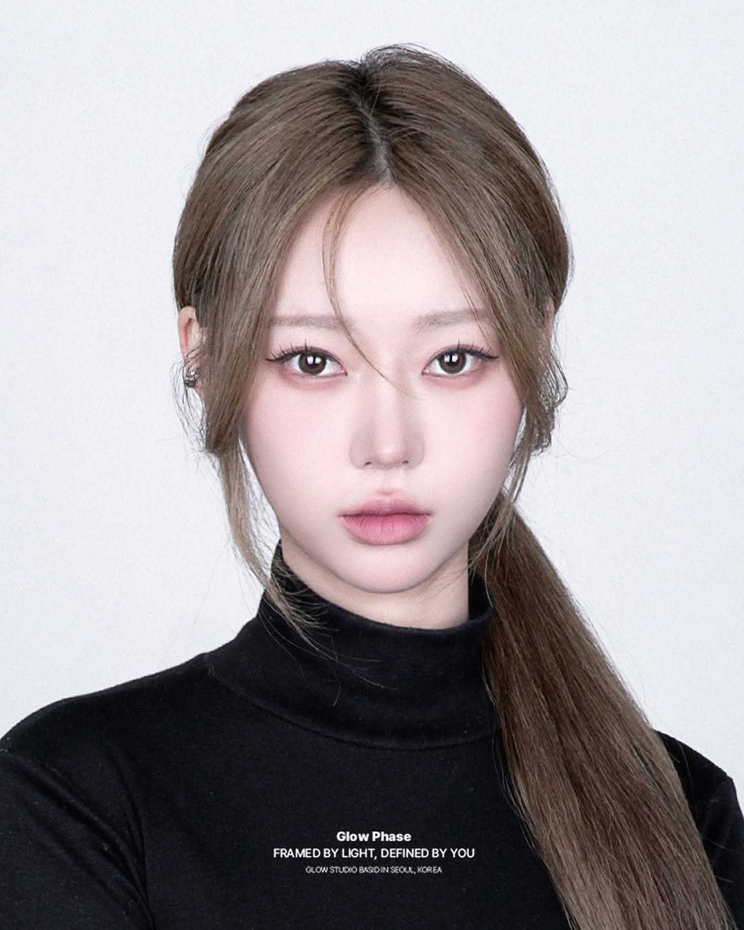 Photo by 글로우페이즈 • 망원동사진관 • 증명사진 on November 09, 2025. May be a closeup of one or more people, hair and text.