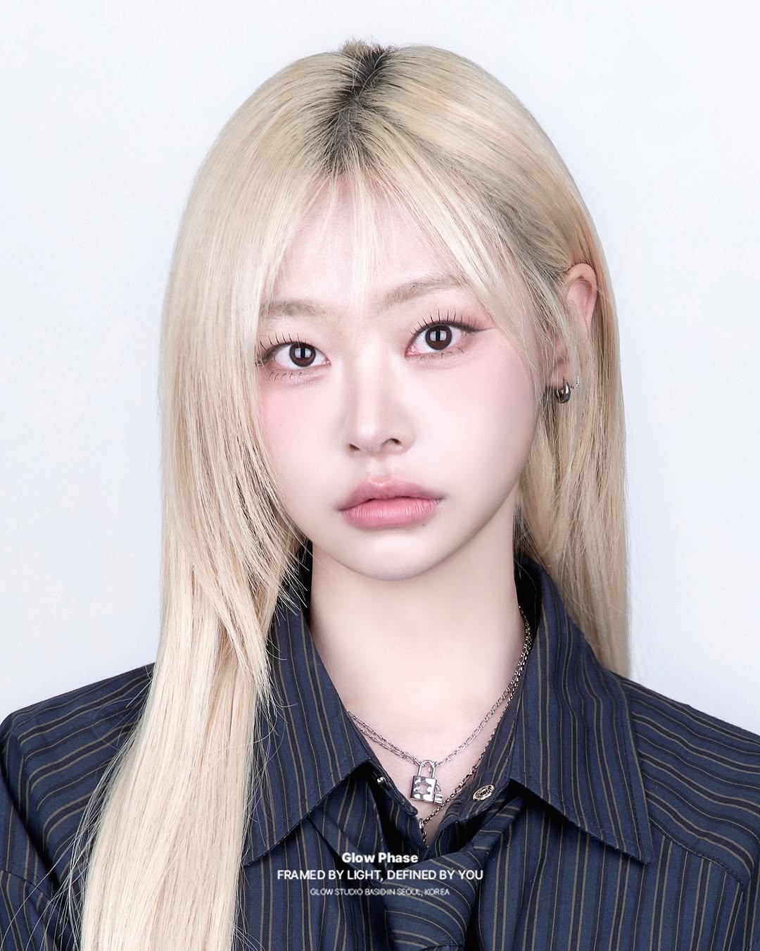 Photo by 글로우페이즈 • 망원동사진관 • 증명사진 in 망원동 with @mayv_una, and @y0u.ng2. May be a closeup of one or more people, hair, makeup and text.