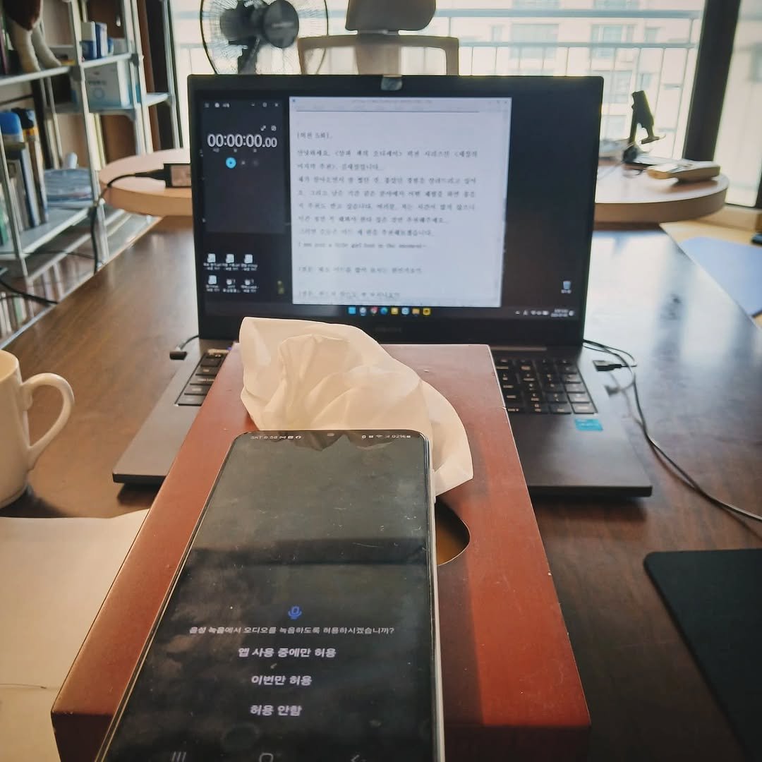 Photo by 지식공동체 그믐 l 온라인 독서모임 플랫폼 on July 25, 2025. May be an image of studying and text.