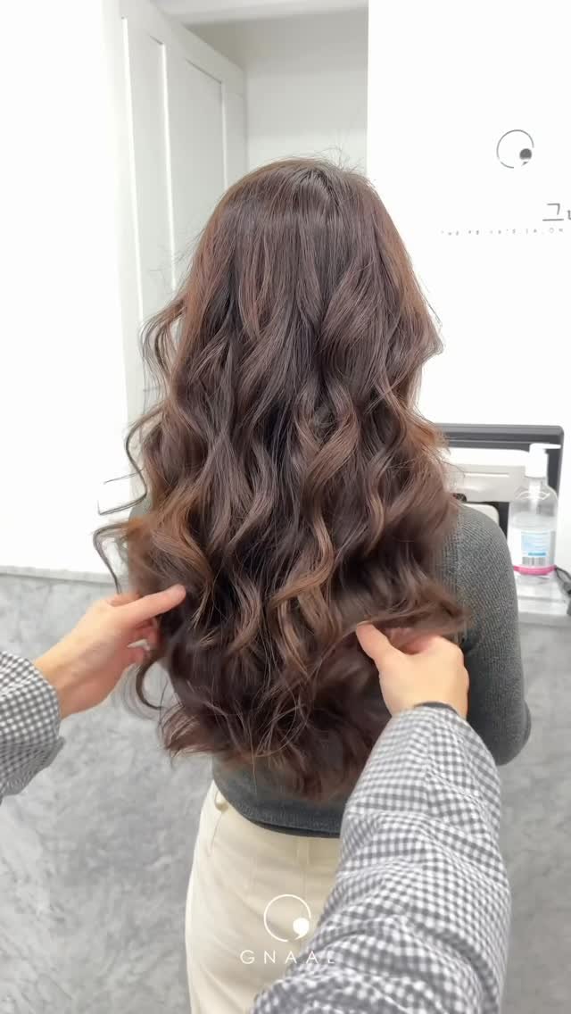 gnaal_hanul 게시물 이미지: #그날 에서 모두가 이뻐지는 GNAAL

뿌리부터 굵고 풍성한 웨이브로
내츄럴한...