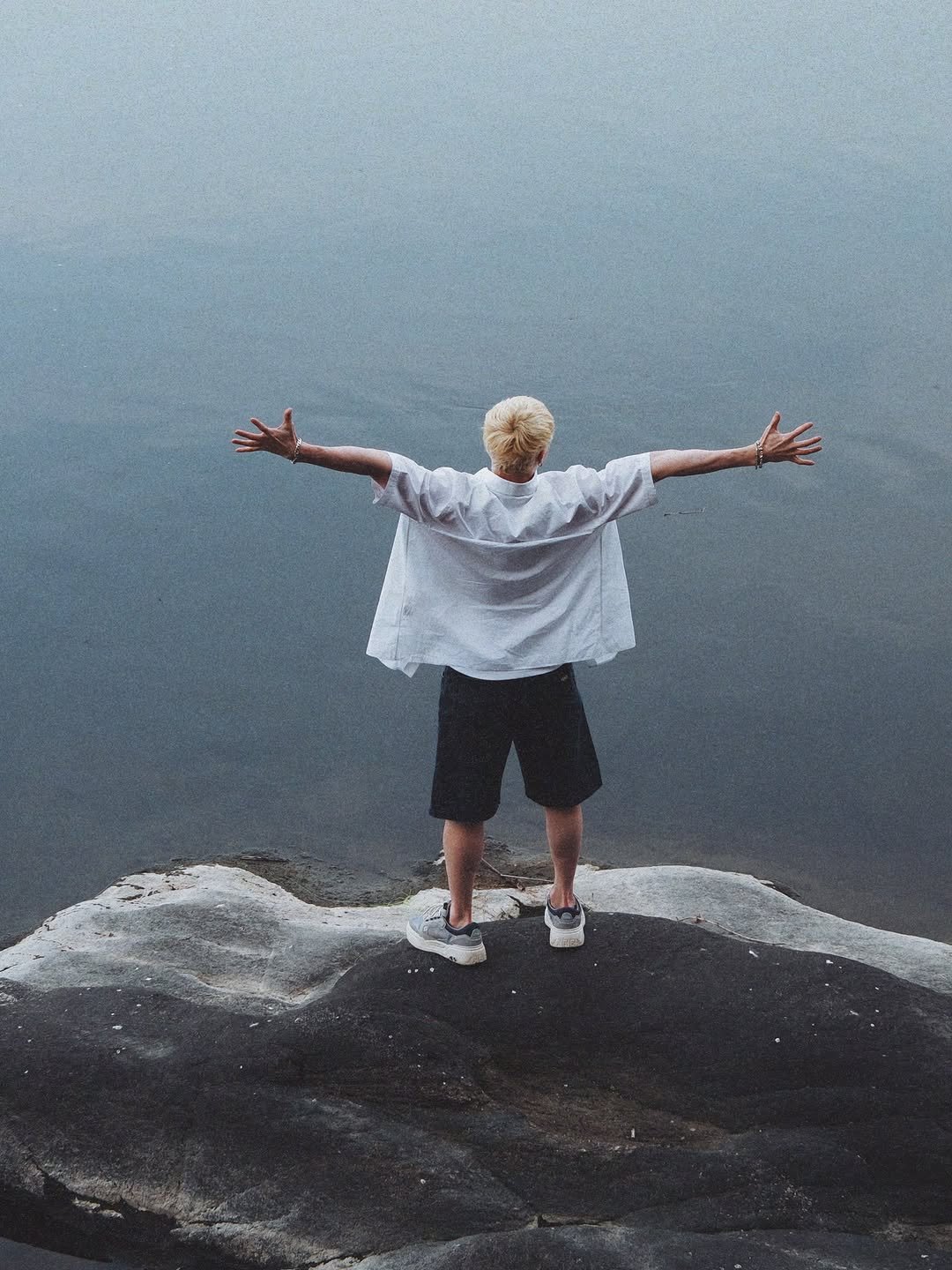 gnabnahc 게시물 이미지: 🌊
#STAY