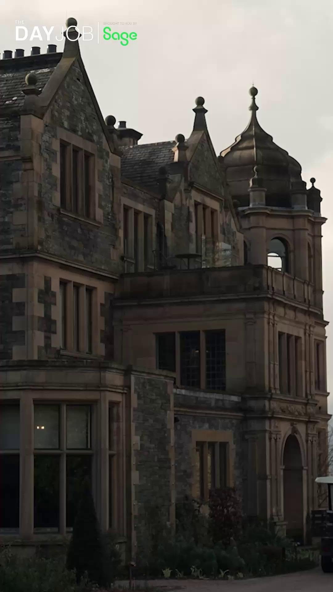 gneville2 게시물 이미지: Go inside the room as @gneville2 brings...