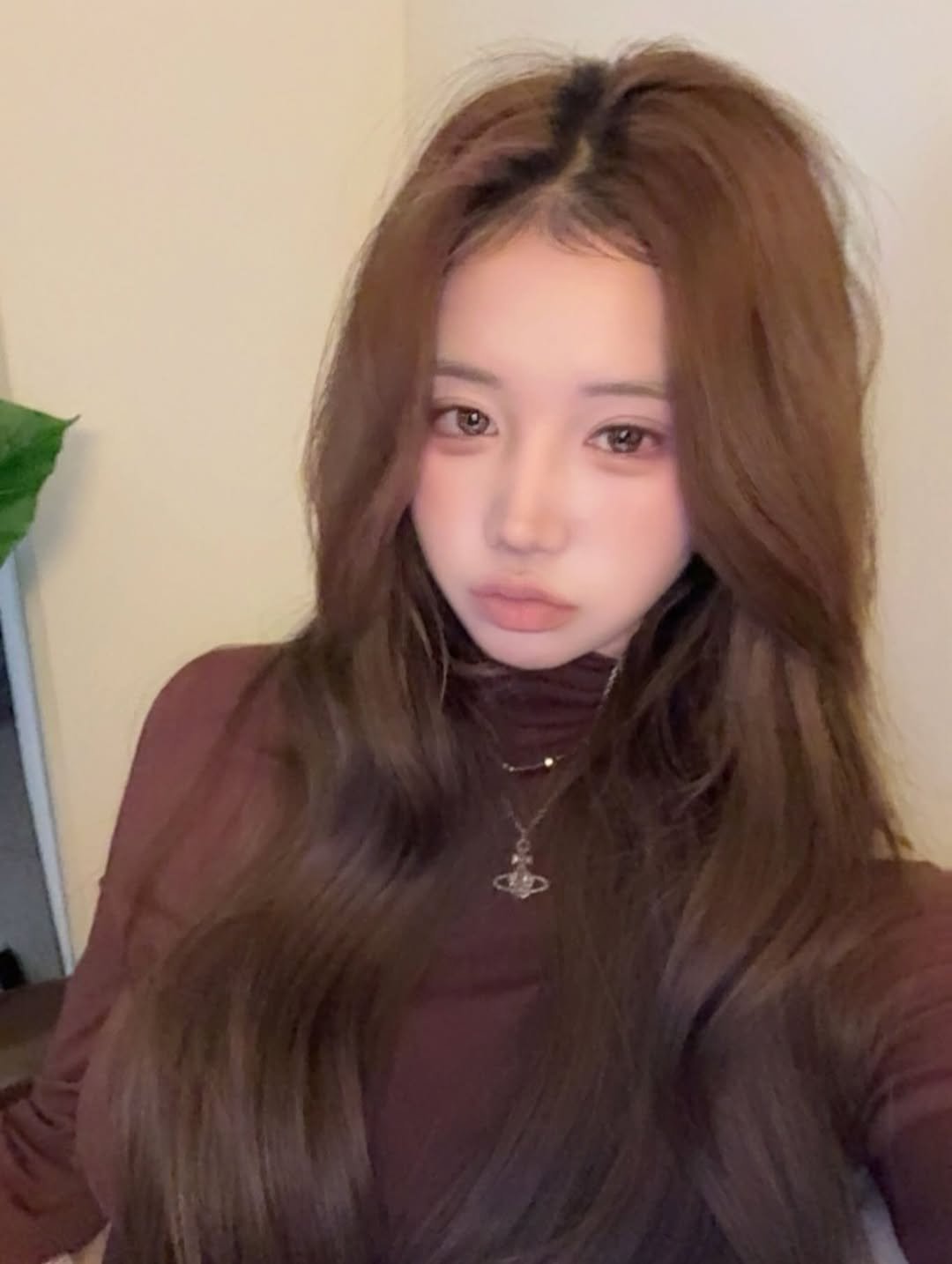 Photo by 고마난 GOMANAN on January 22, 2026. May be a selfie of one or more people, long hair, turtleneck and text.