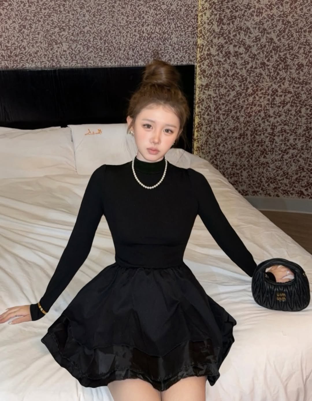 Photo by 고마난 GOMANAN on January 09, 2026. May be an image of turtleneck, dress and text.