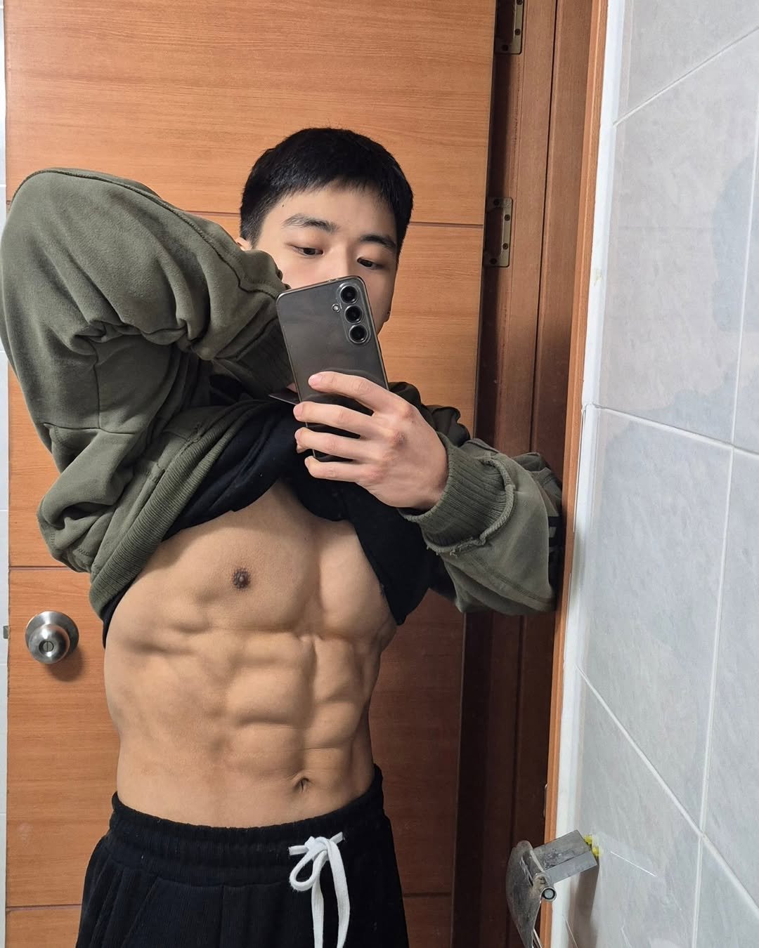 go_rip 게시물 이미지: 오늘 뭐 먹지 🍔 🌭
#햄버거 #핫도그