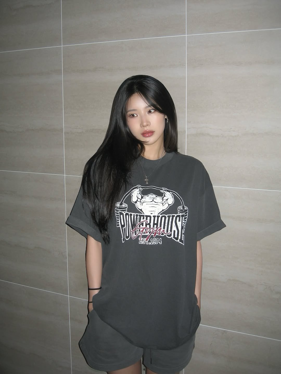 godasilver_ 게시물 이미지: 모두가 탐낸 파워하우스짐 신상T 🩶
여자 크롭버전도 있는데 딱 봐도 예뻐! 얼른...
