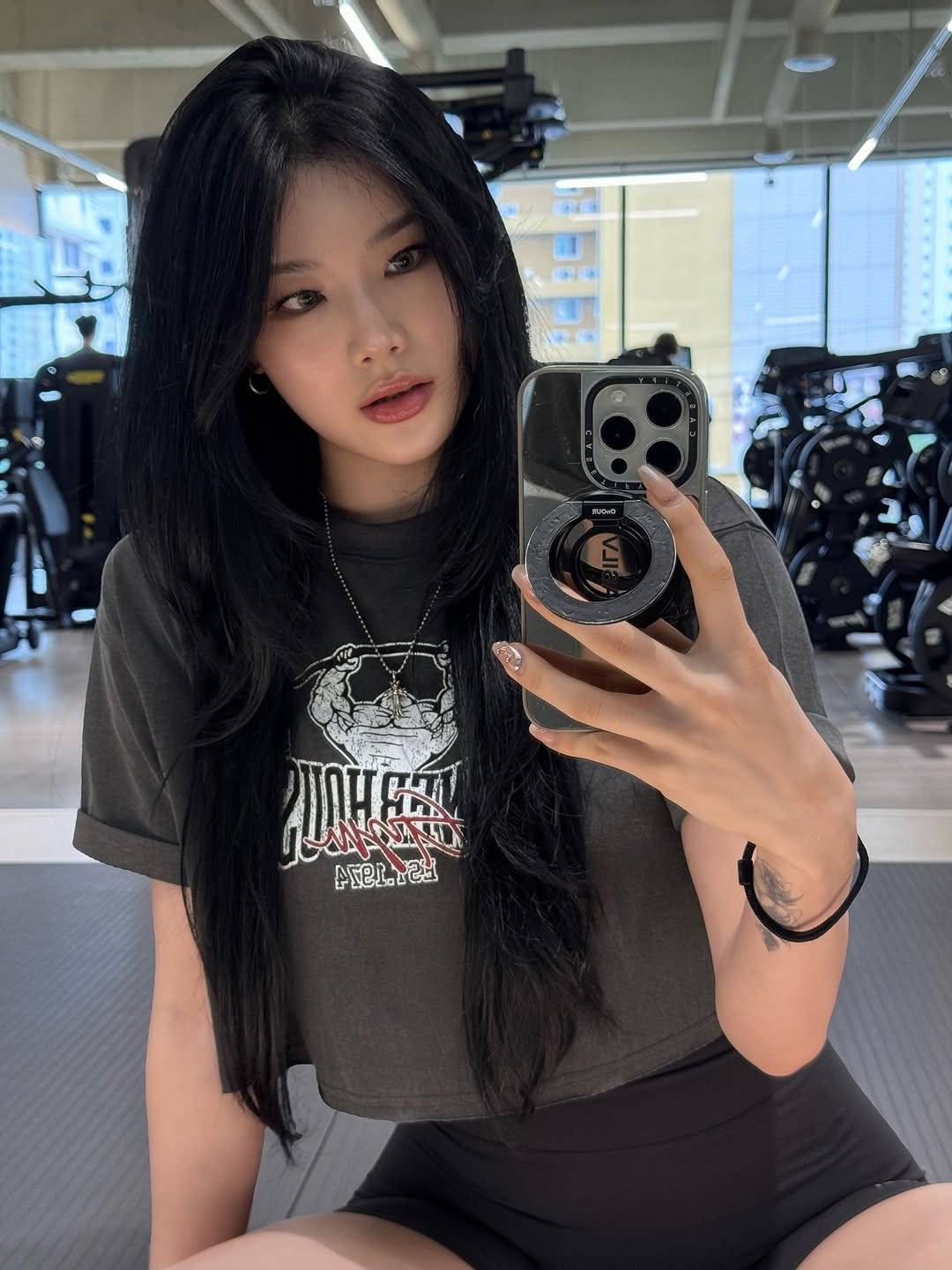 godasilver_ 게시물 이미지: 여름이니까 흑발해봐쏘요 . .~ 🖤

@powerhousegym_apparel...