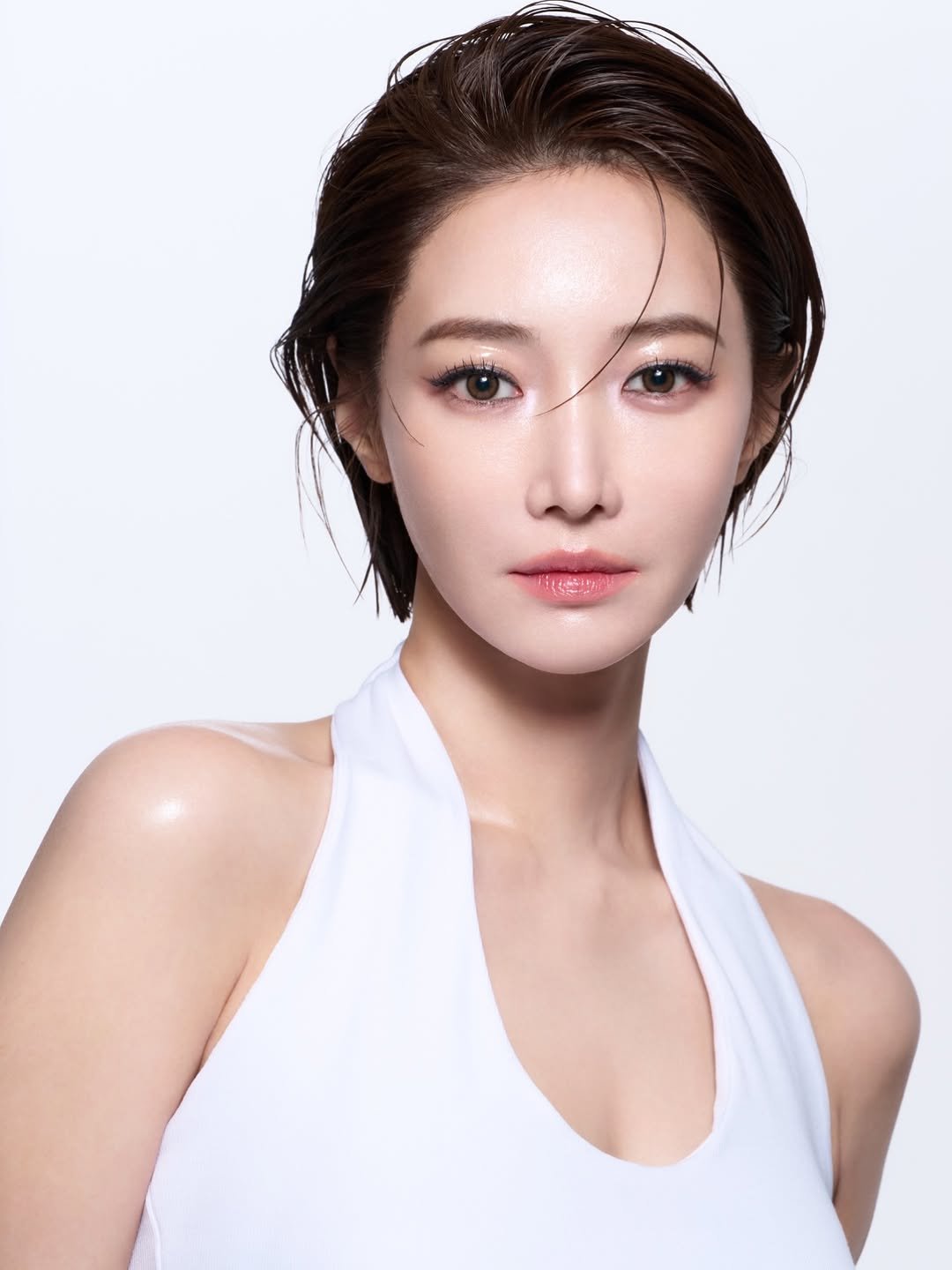 Photo by 고준희 GOJOONHEE on August 17, 2025. May be an image of one or more people, hair and makeup.