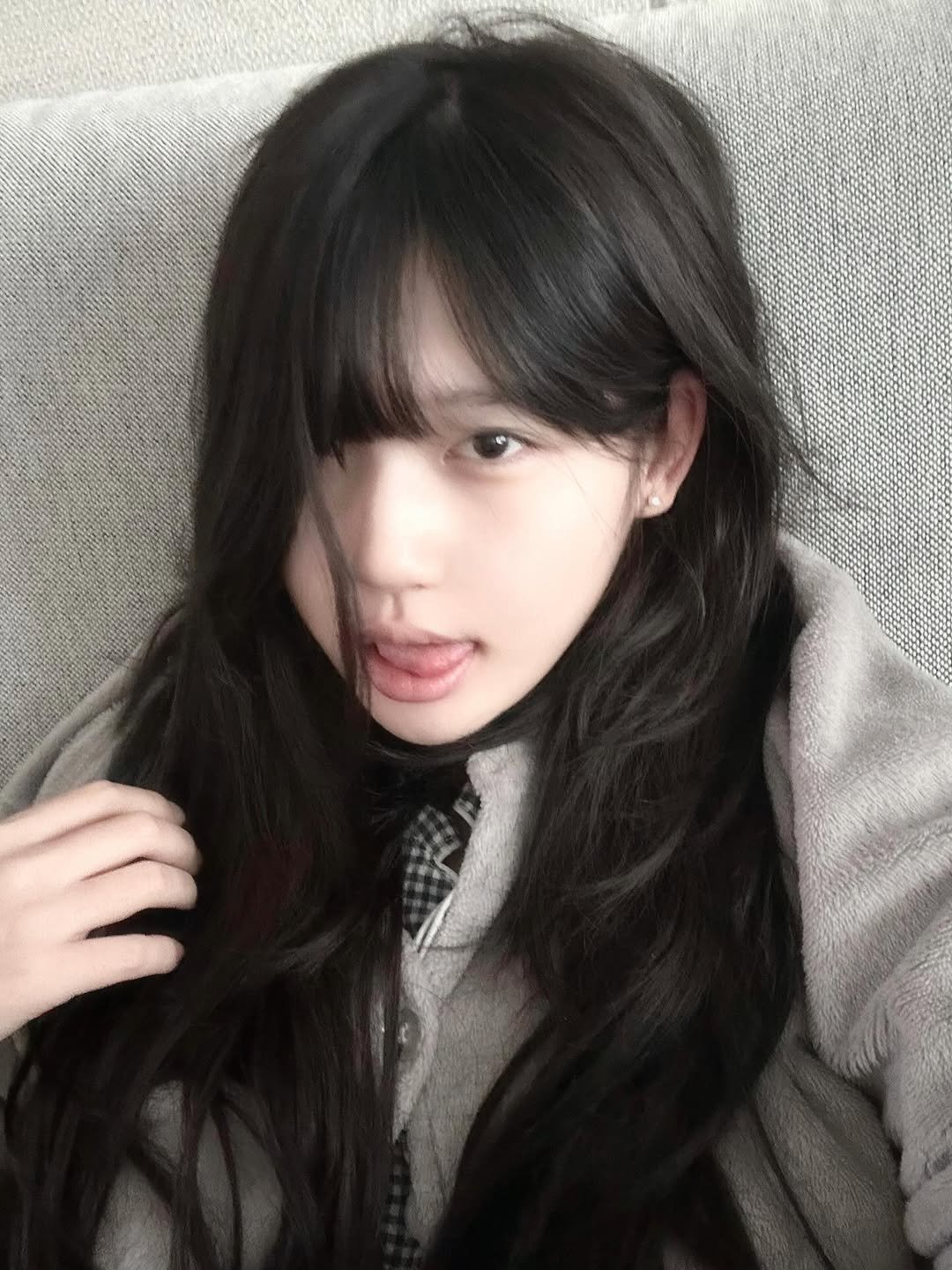 Photo by 고라니율 on August 14, 2025. May be a selfie of 1 person, bangs and text.
