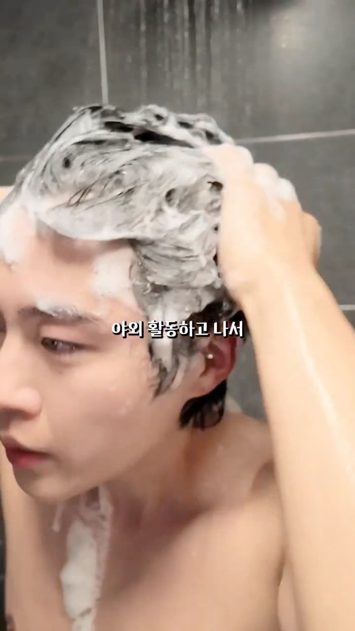 golden_sang_ 게시물 이미지: @moet.cosmetic 
저는 요즘 야외 활동이 많아 두피를 많이 신경쓰고...