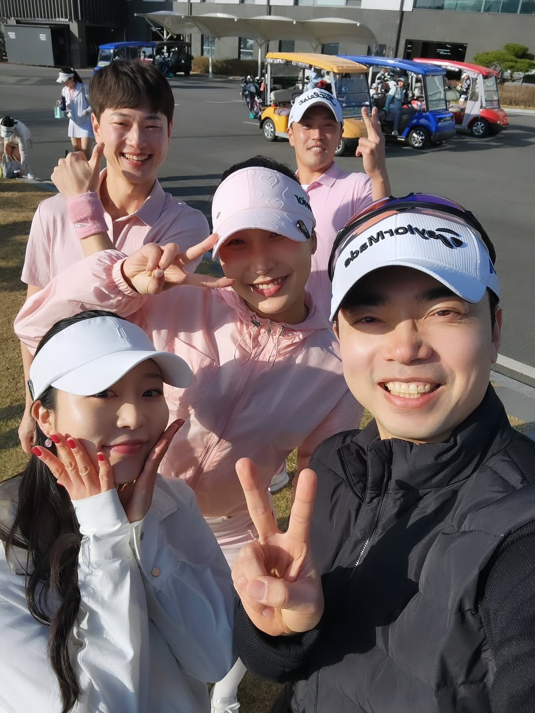 Photo by 골퍼 아프로 on April 13, 2026. May be an image of golf and text.