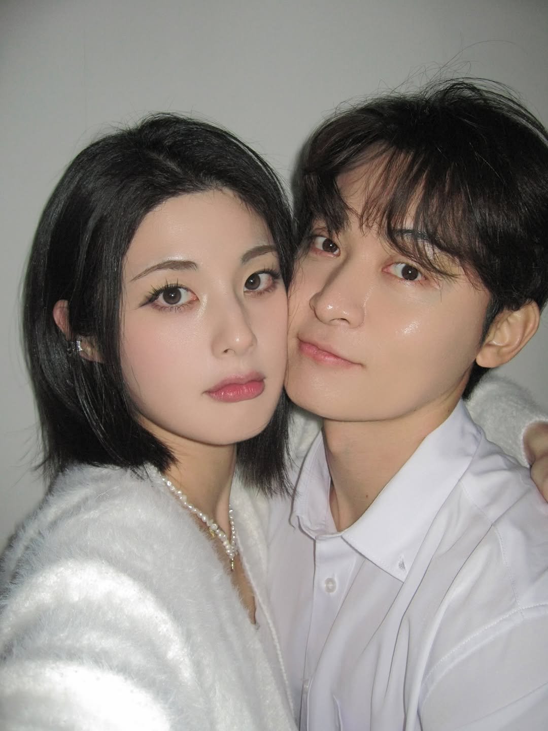 Photo by 고마고마한 하루 on December 24, 2025. May be an image of one or more people, bangs, makeup and text.