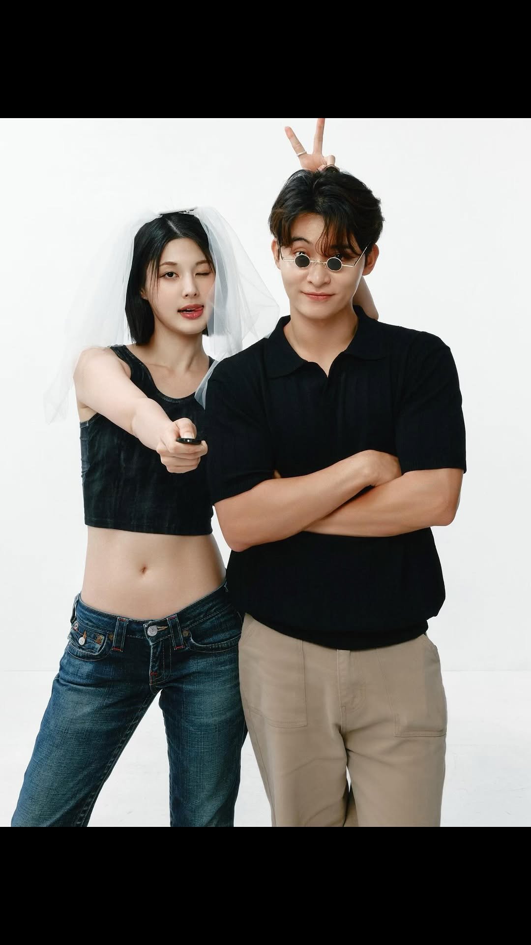 gomagoma_day 게시물 이미지: 킹받는 포인트: 1. 선글라스 2. 주머니 핸드폰