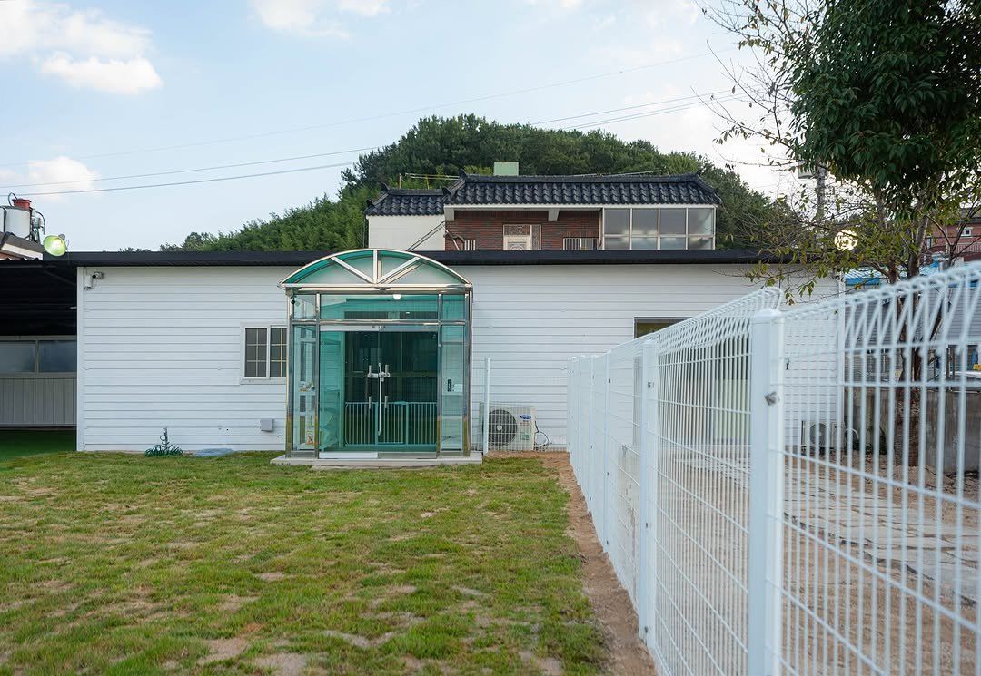 Photo by 고미컴퍼니 (GOMI COMPANY) on October 13, 2025.