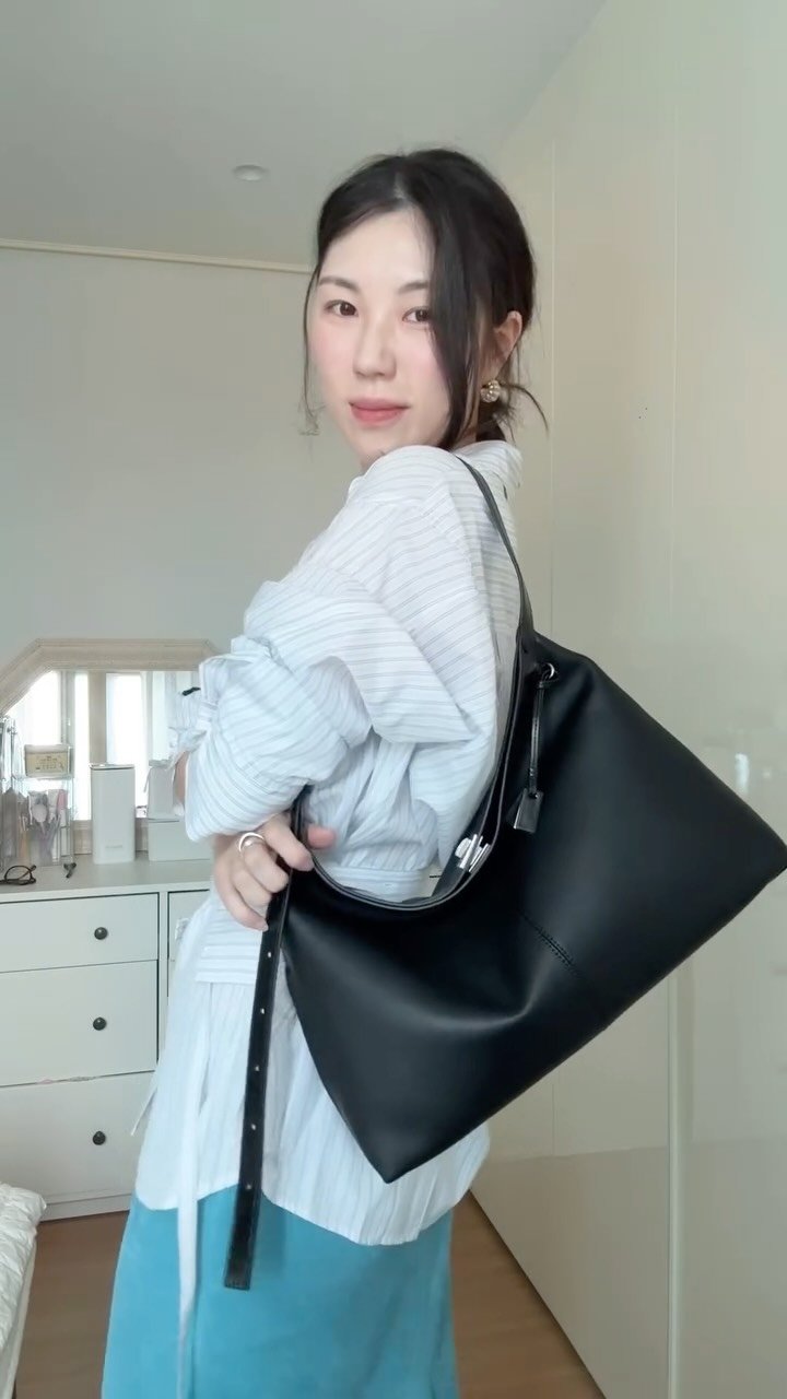 gomsongyi 게시물 이미지: 올 가을엔 이 컬러 조합 어때요..? 🤎🩵 #광고
브라운에 블루를 더하니까 흔하지...
