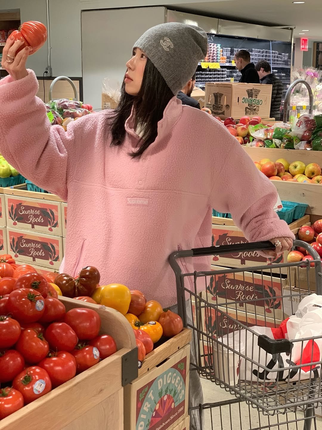 Photo by 곰송이 Songyi Moon on February 03, 2026. May be an image of fleece, bath robe, parka, shopping cart and text.