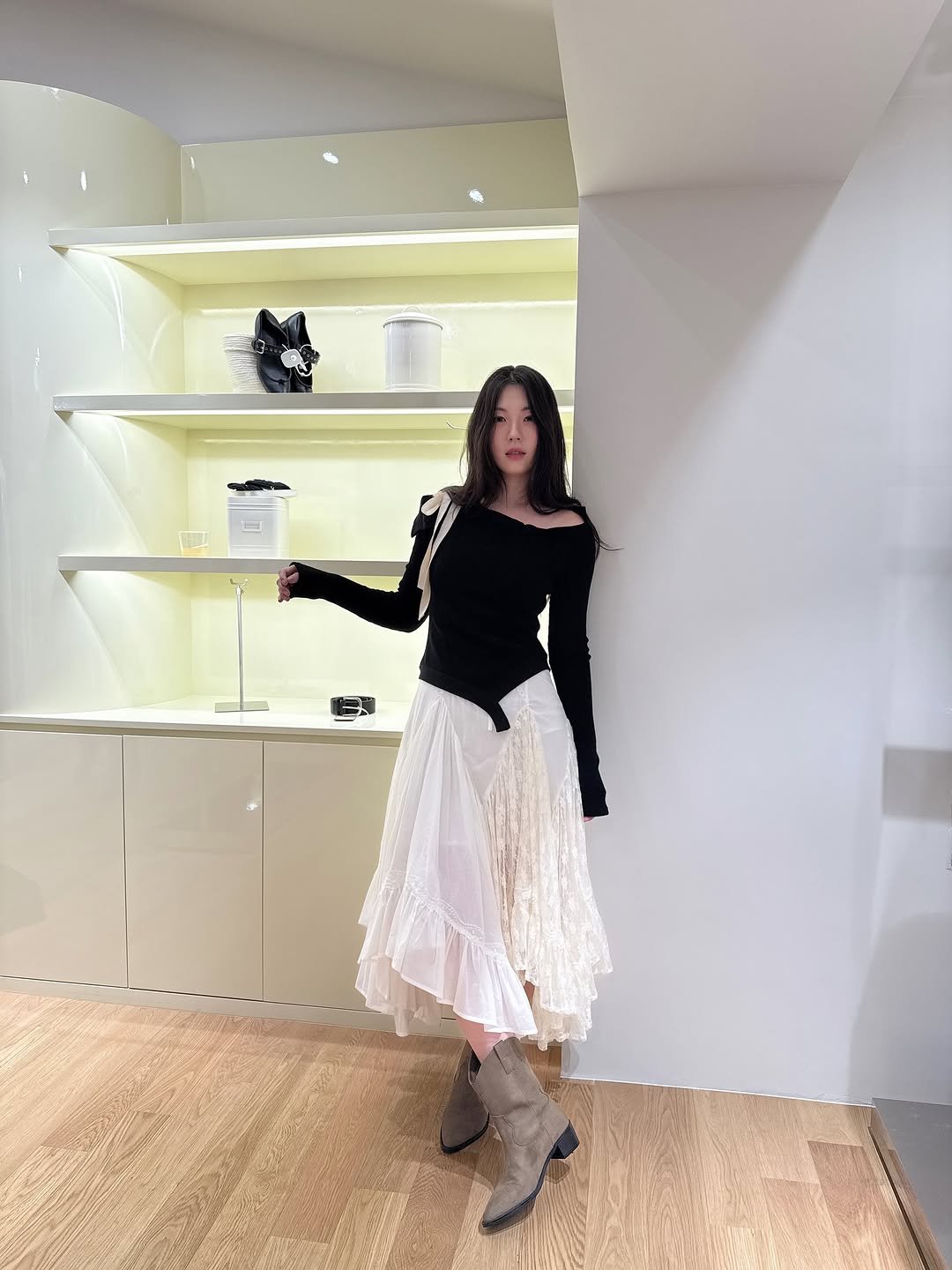 Photo shared by 곰송이 Songyi Moon on September 26, 2025 tagging @beglowny. May be an image of 1 person, miniskirt, display case and text.