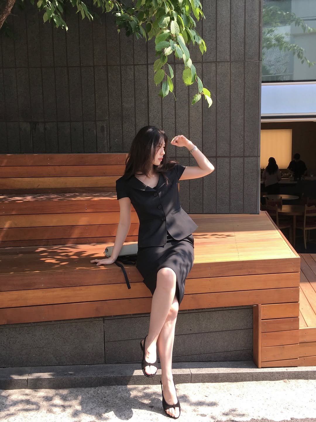 gomsongyi 게시물 이미지: (광고) 우리가 매번 돌아오는 결혼식과 데이트를 앞두고 고민하는...
