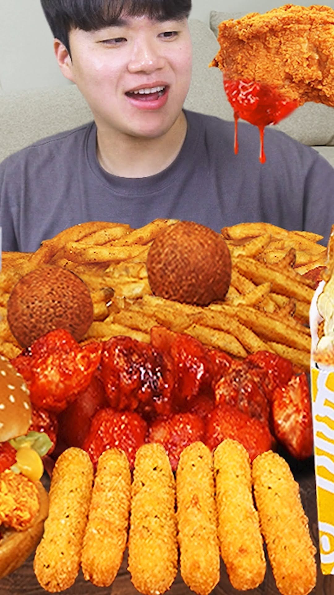 gongsam_table 게시물 이미지: Mom's Touch Burger & Chicken Mukbang!!!...