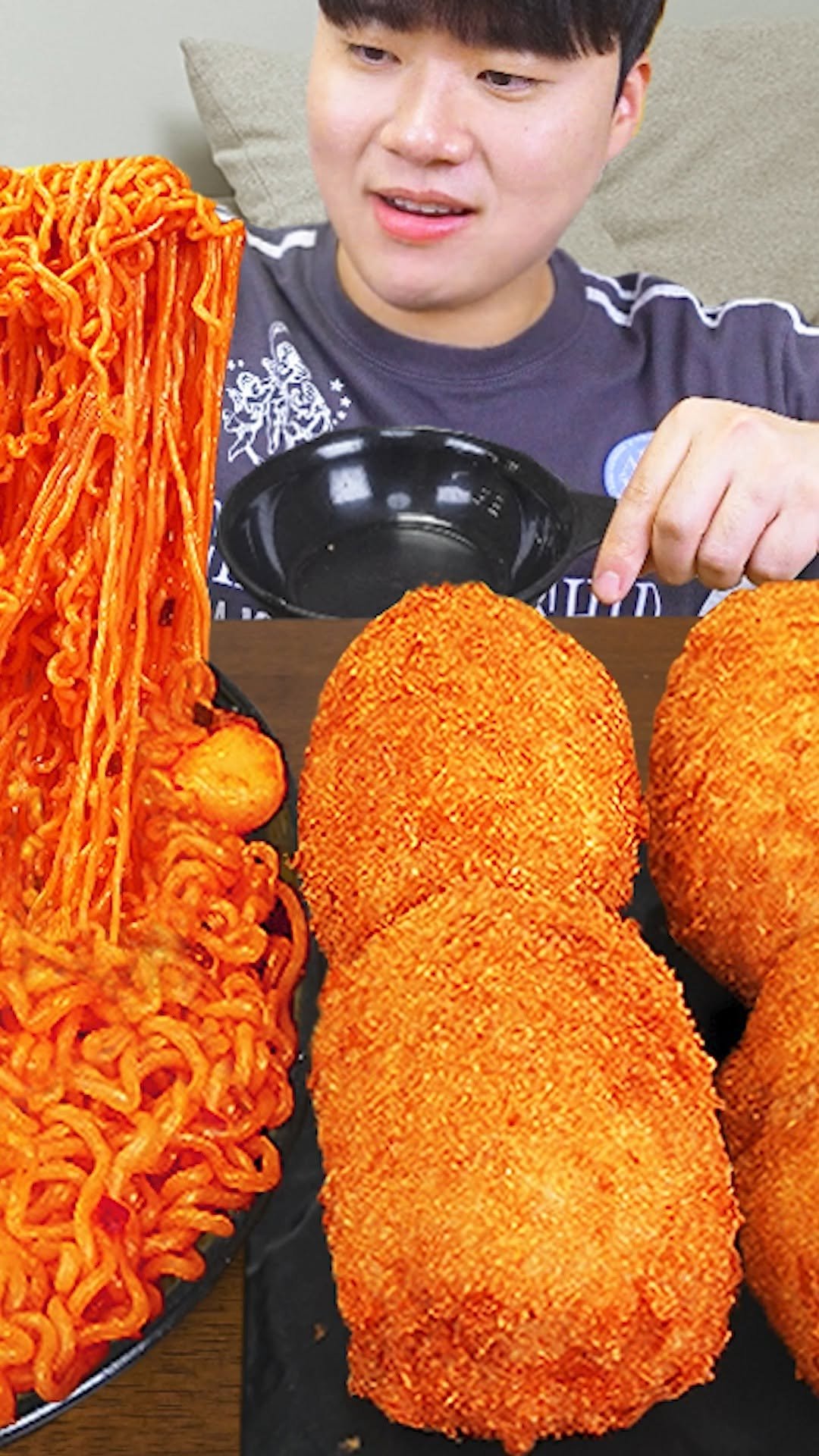 gongsam_table 게시물 이미지: Youtube➡GONGSAM TABLE 이공삼
.
Ramyeon & Pork...