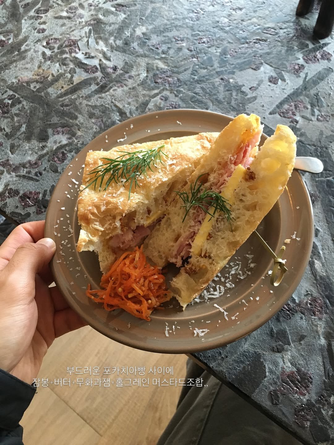 Photo by 공유니 | 카페, 맛집 on March 03, 2026. May be an image of club sandwich, baguette and text.