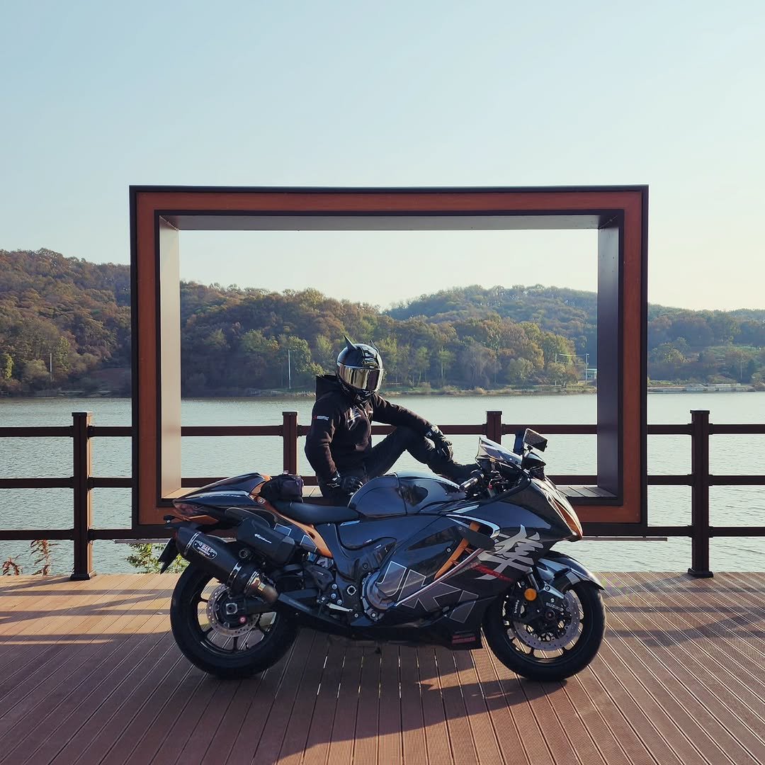 Photo by 정 문곤 on November 04, 2025. May be an image of motorcycle, dirt bike, scooter, helmet, outdoors and text.