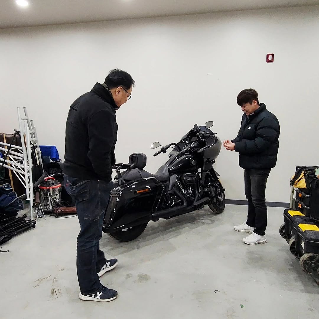 Photo by 정 문곤 on January 01, 2026. May be an image of motorcycle, scooter and text.