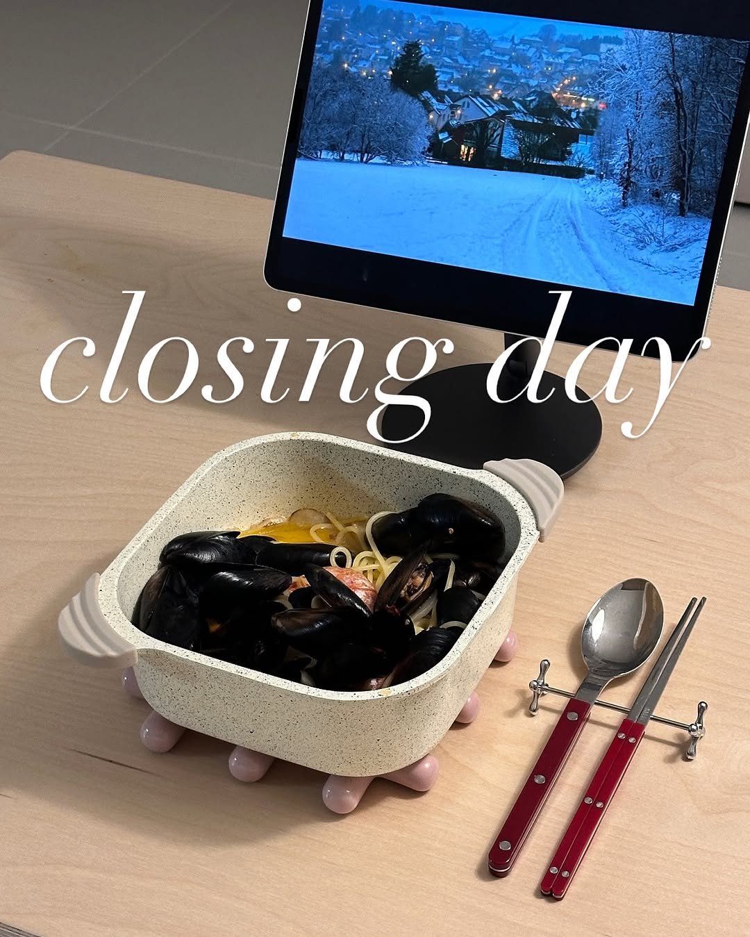 Photo by 쓸모집 | 15평 작은집 살림 on December 20, 2025. May be an image of measuring cups, chopsticks, fork, soup spoon, can opener, spoon, spatula and text that says 'RZAL d closing day'.