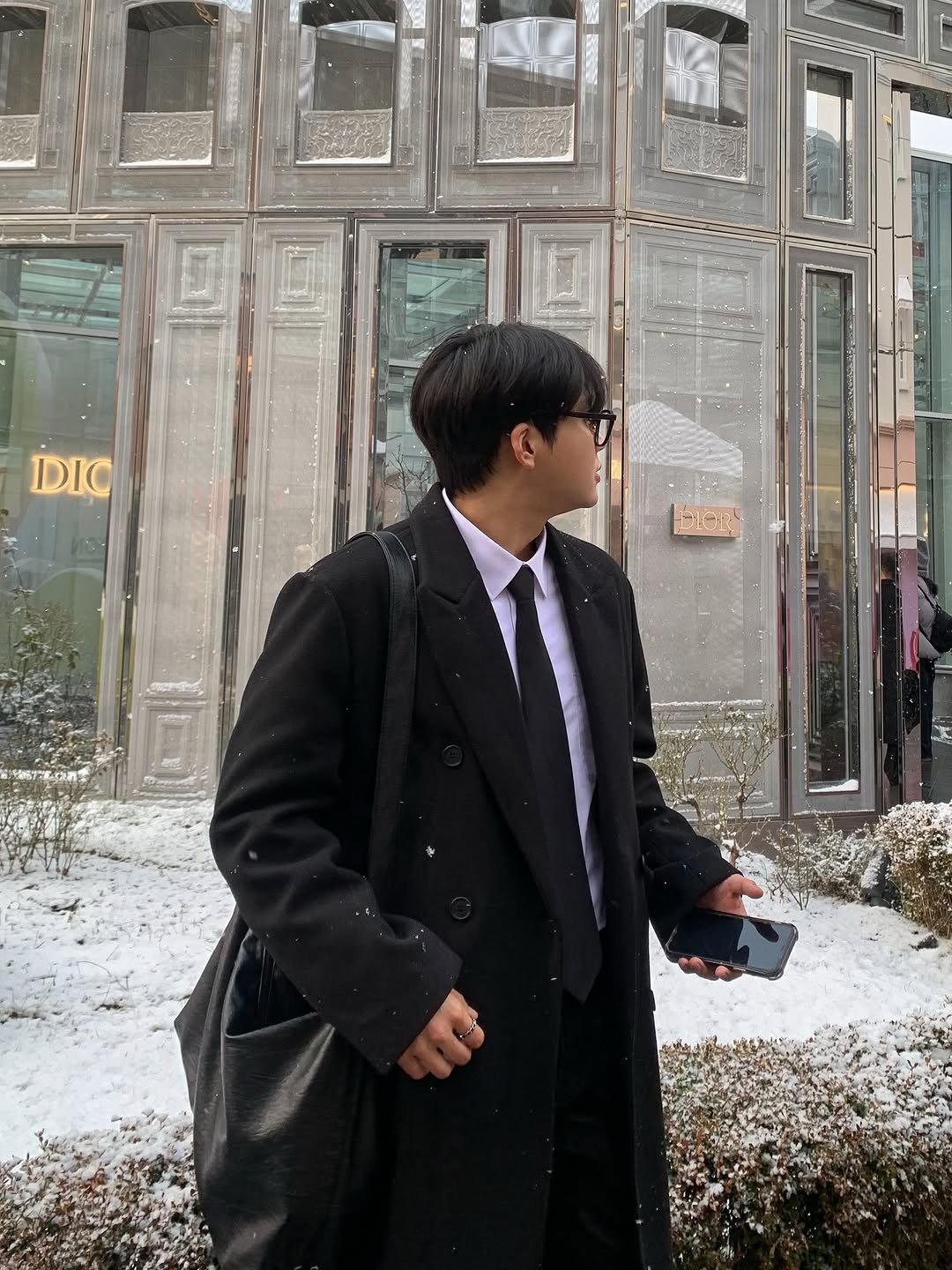 Photo shared by Good Look 굿룩 on November 15, 2025 tagging @t.o_y.o. May be an image of duffle coat, overcoat, turtleneck, suit, parka, snow and text.