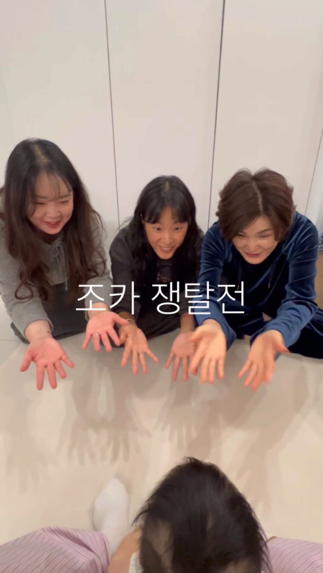 gooniini 게시물 이미지: 수민이 두고 진십 싸우는 언니동생
왜케 기여운지ㅋㅋㅋㅋㅋㅋㅋㅋ
경쟁이 너무...