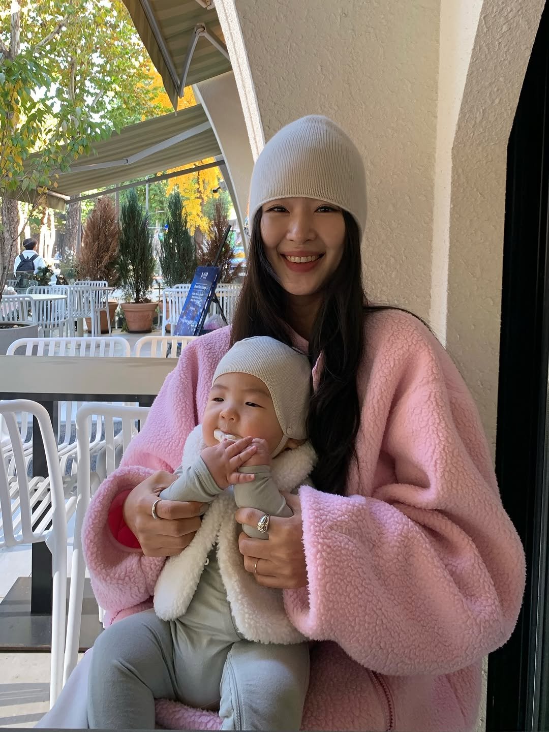 Photo by GOONIINI💚 on November 12, 2025. May be an image of baby, duffle coat and hat.