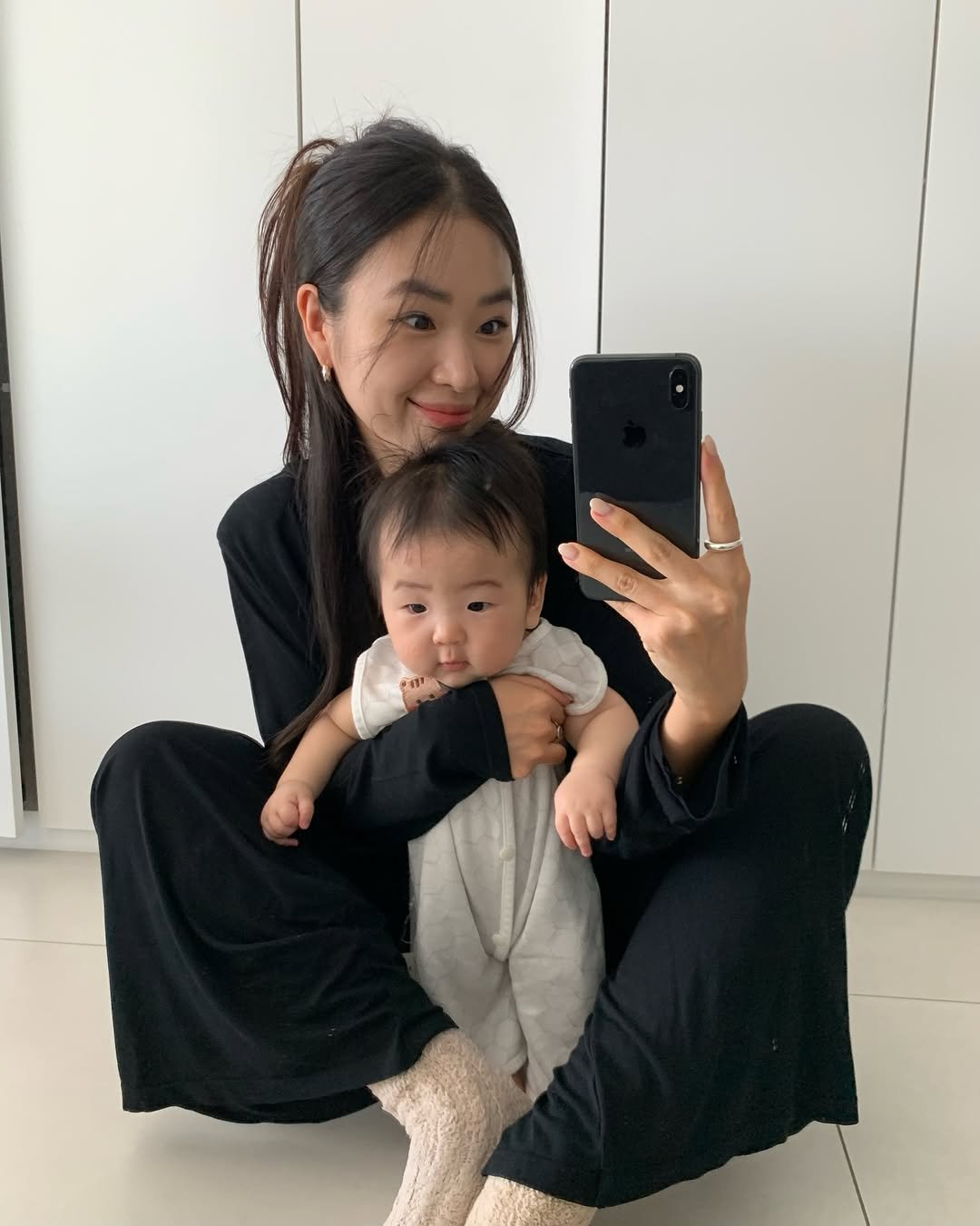 Photo by GOONIINI💚 on October 01, 2025. May be a selfie of 1 person, baby, sweatpants and text.
