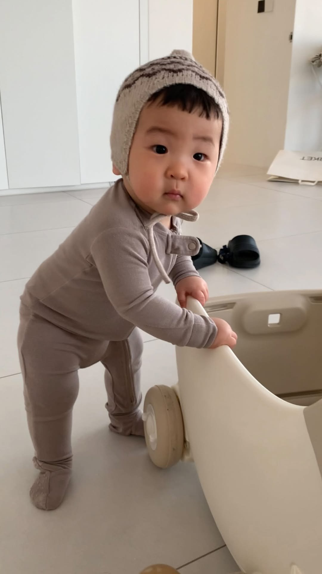 gooniini 게시물 이미지: 수미니가 마치 곧 걸을것처럼
오늘부터 자꾸 손을 놓고 서려고 해요!!!!🥹
이러다...