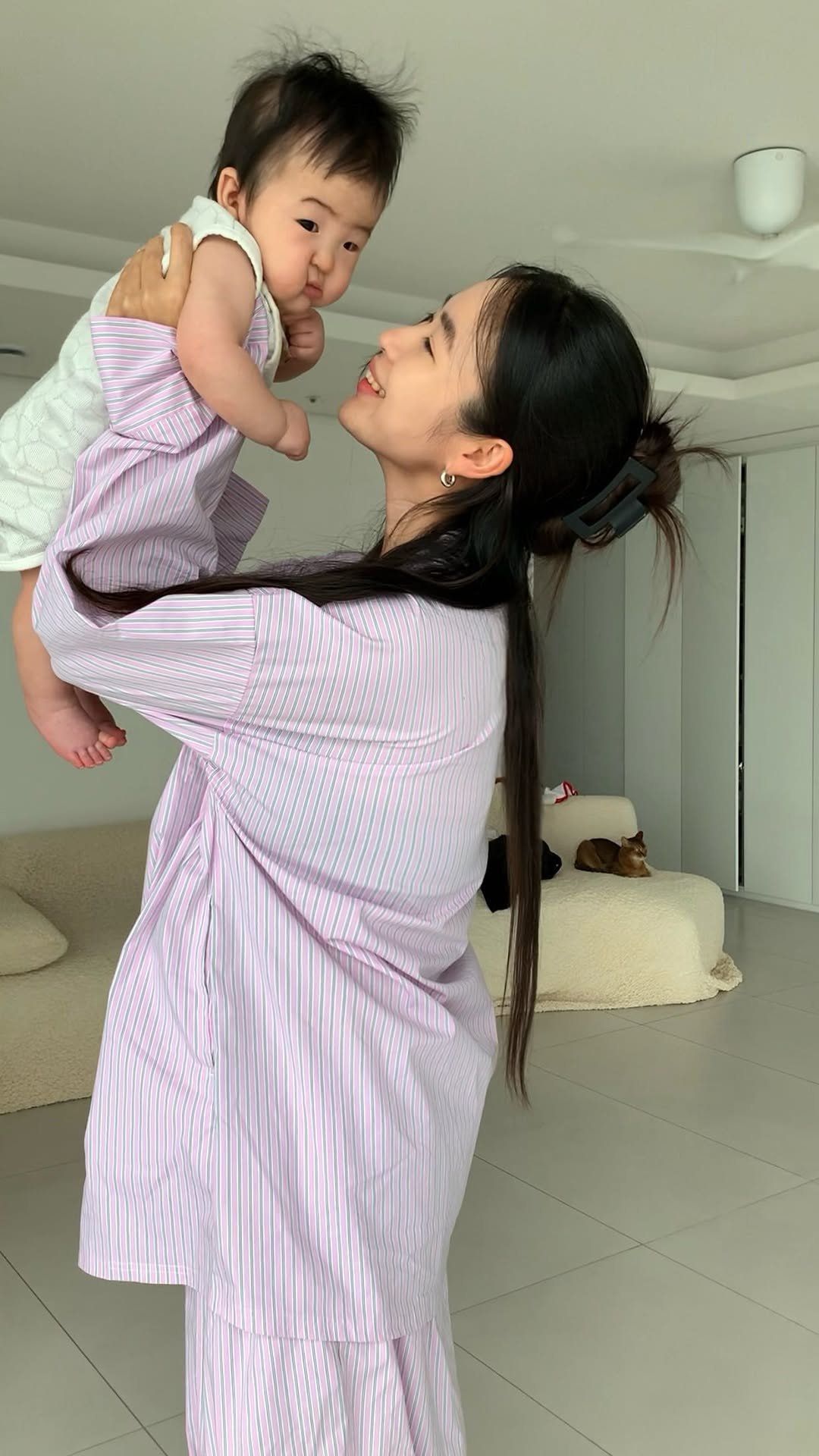 gooniini 게시물 이미지: 안냥하세요오 ,수줍지만 육아브이로그를 찍어보는데요?🙊
봐주셔서 느므...