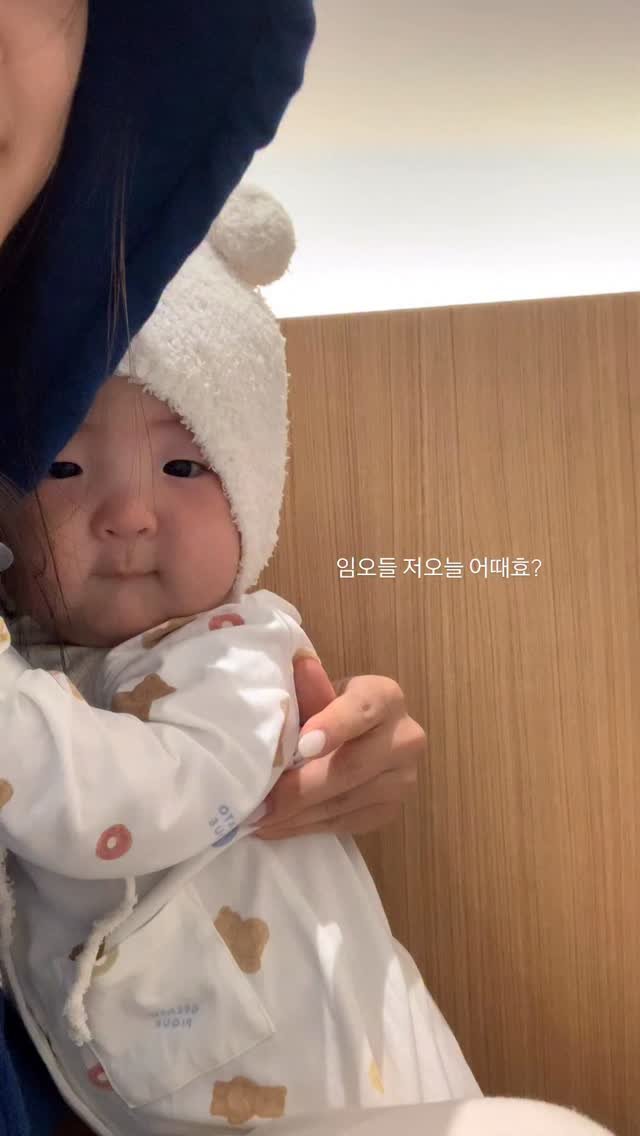 gooniini 게시물 이미지: 임오둘, 저 오때요?
제가 모자정보 두리까요?
옴마가 오늘 모자룰 사줬눈데 빨지도...