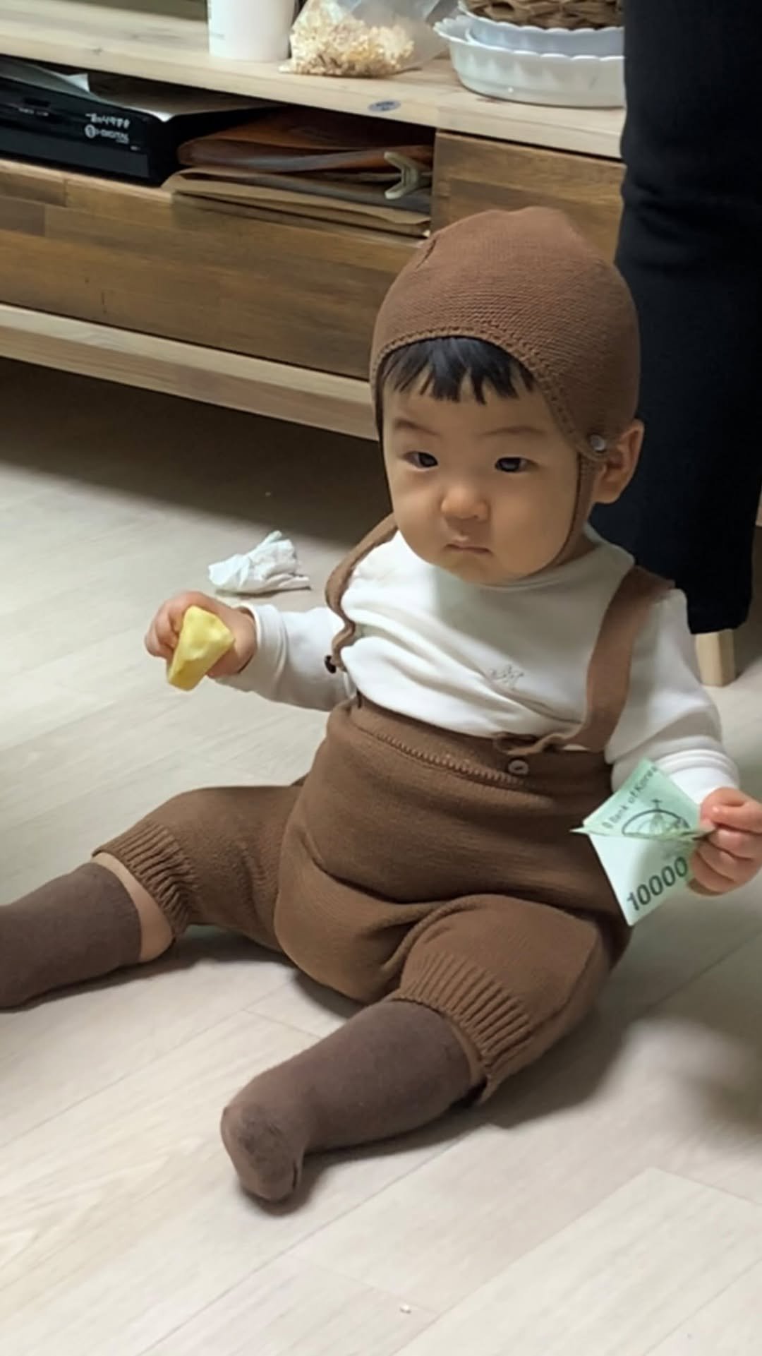 gooniini 게시물 이미지: 수민이가 세뱃돈을 받으니
아 내가 정말 자식이 생긴게 맞구나ㅋㅋㅋㅋㅋㅋ
이상하고...