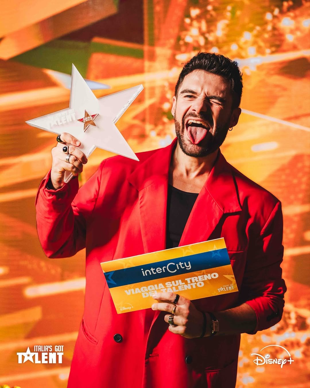 Photo shared by Italia's Got Talent on October 31, 2025 tagging @joeromanomusic, @gottalentglobal, and @disneyplusit. May be an image of one or more people, beard, blazer, poster, magazine, concert and text that says '2025 inter interCity City TRENO VIAGGIAALENTO VIAGGIASULTRENO P VIAGGIA SUL DELTALEN ALENTO TALENT DE Dlalt ITALIA'SGOT GOT TALENT DisNEy+'.