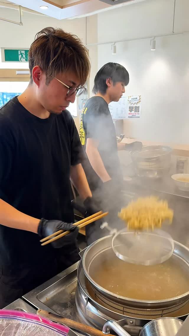 gourmet_lab_jp 게시물 이미지: 1日中満席？深夜４時まで回り続ける“１日４００杯の二郎系”の正体

【RAMEN .R...