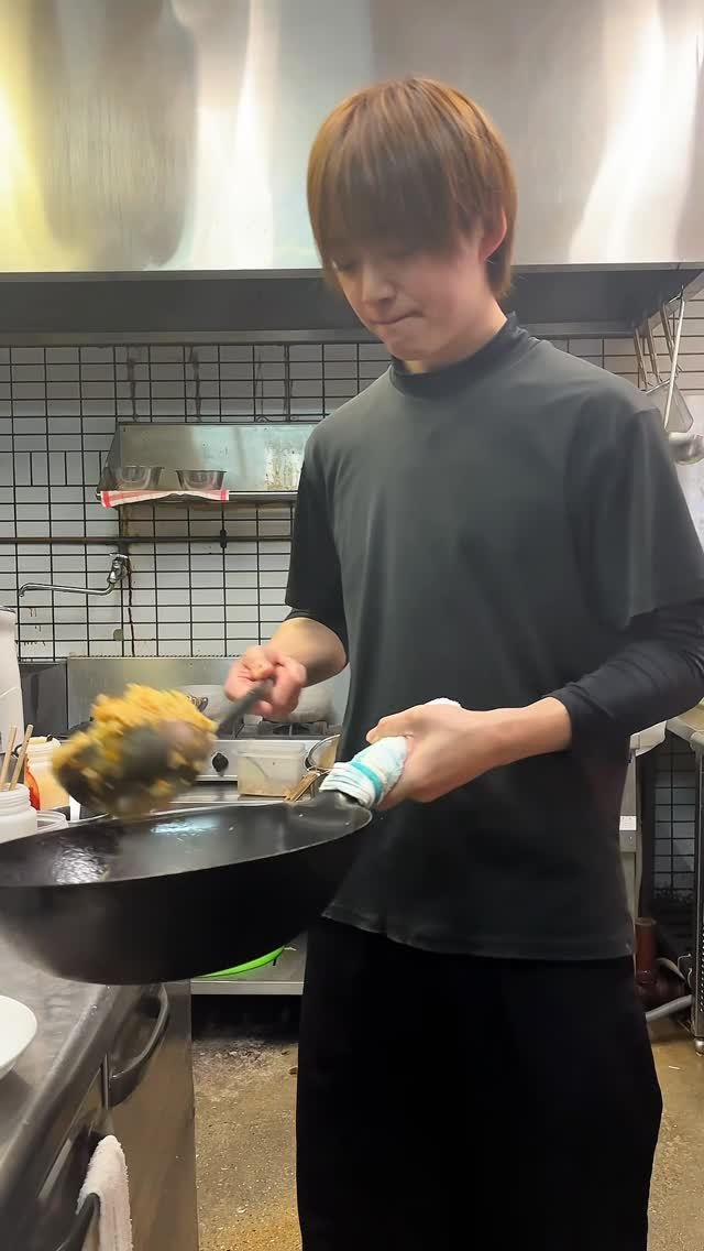 gourmet_lab_jp 게시물 이미지: 1人で炒飯さばき続ける…奈良の麺屋、回転バグってる

【麺屋幻海】
https://hamon...