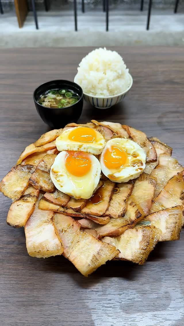 gourmet_lab_jp 게시물 이미지: 卵3つが当たり前…チャーシュー定食の常識が壊れてる店

【おかん食堂】

大阪・堺市にある「お...