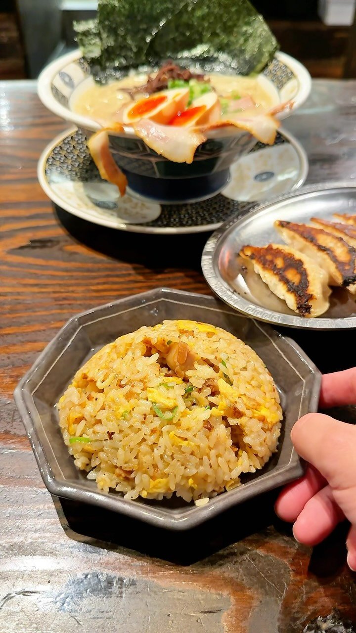 gourmet_lab_jp 게시물 이미지: 肉汁餃子×鉄鍋チャーハン。この組み合わせが最強。

【麺´s room 神虎...