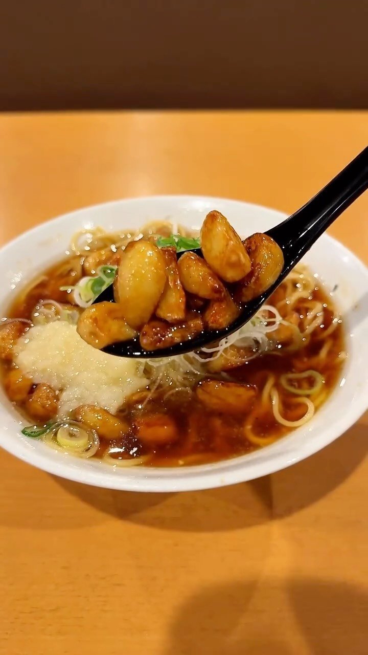 gourmet_lab_jp 게시물 이미지: 【目白】ニンニク200g超えの怪物にんにくラーメン｜週末10食限定

【自家製熟成麺 吉岡...